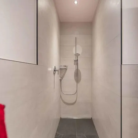 Freiraum * ノイシュティフト・イム・シュトゥーバイタール