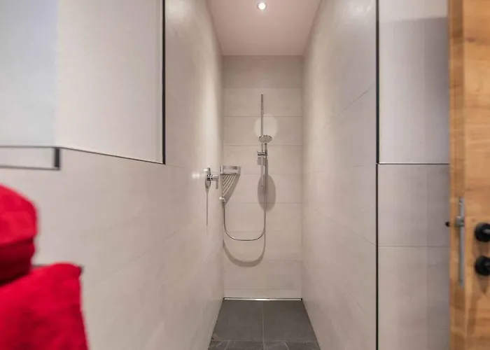 Freiraum * نيوستيف ام ستوبيتا